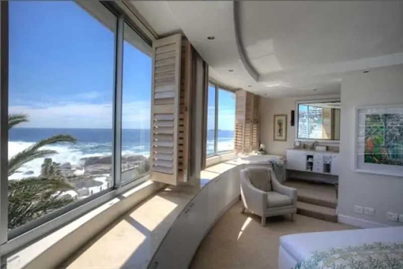 Seacliffe Apartment in Bantry Bay – photo 8