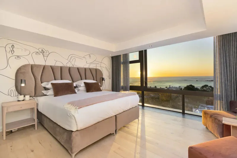 24 Geneva - 12 Bedroom Villa in Camps Bay – photo 54