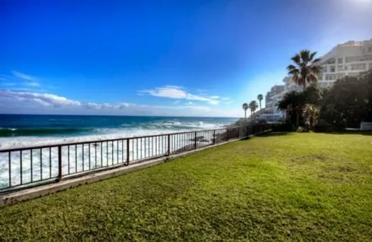Moses Beach Apartment in Clifton