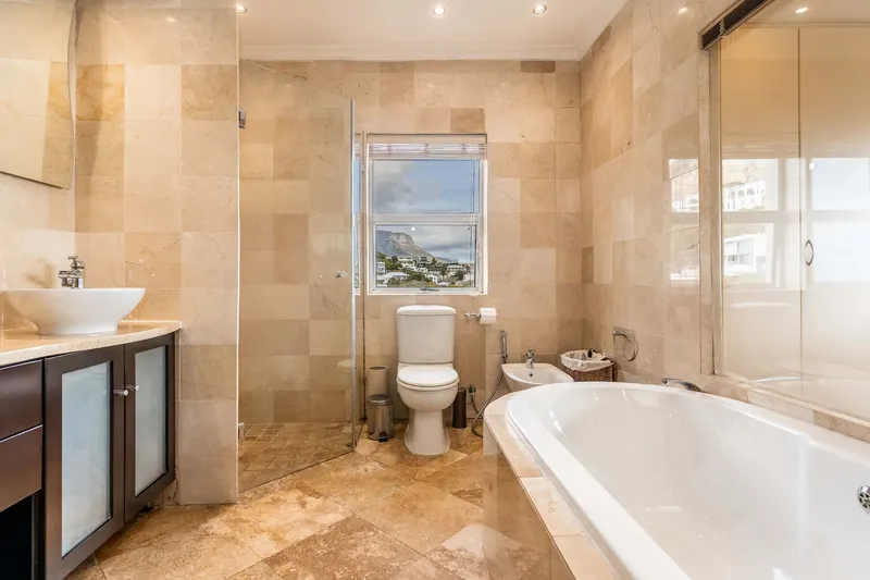 Beachside Penthouse in Camps Bay – photo 18