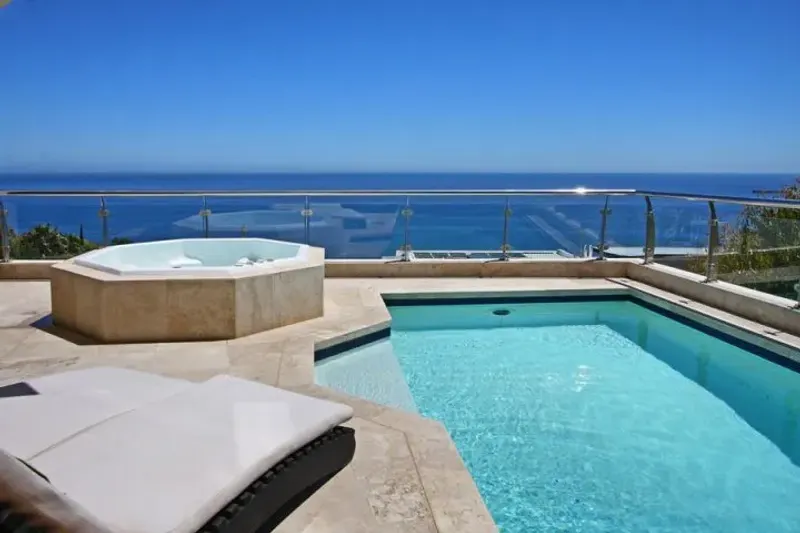 Bantry Bay Rocks in Bantry Bay – photo 1