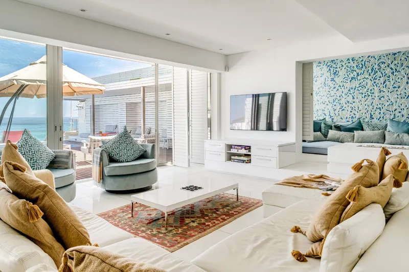 Villa Bleu Blanc in Camps Bay – photo 2