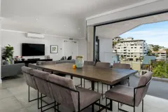 Queens Penthouse in Sea Point  – photo 18 thumbnail