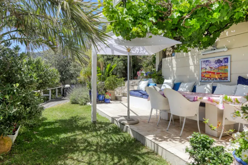 Ocean Blue Bungalow in Clifton – photo 13