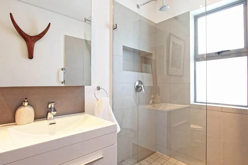 property_ade43ea3-443e-446a-8b78-cfa799e5dd37_10