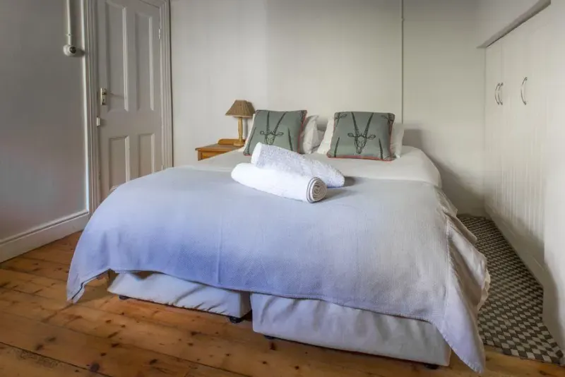 Grosvenor 8 Bedroom in Simon's Town – photo 4