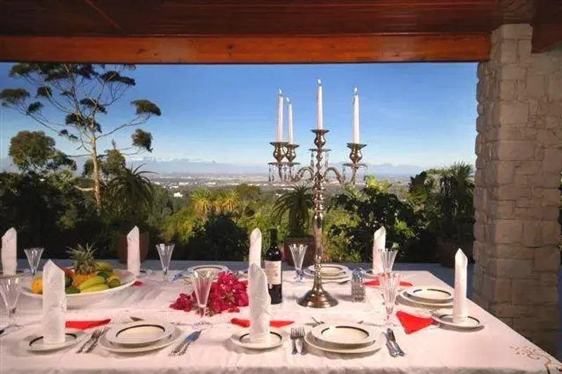 Camelot Villa in Glen Alpine – photo 1
