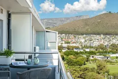 Skyshore Apartment in Mouille Point – photo 13 thumbnail