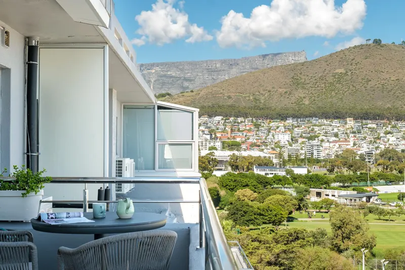 Skyshore Apartment in Mouille Point – photo 13