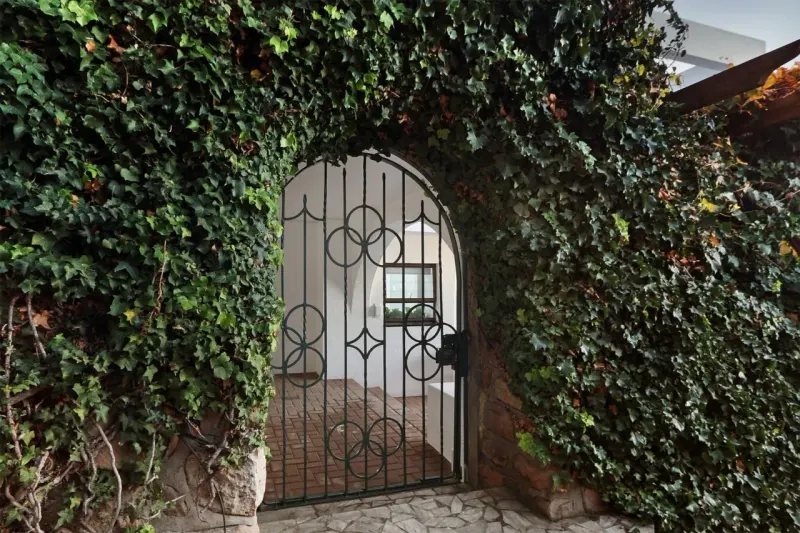 Clifton Gardens Apartment in Clifton – photo 1