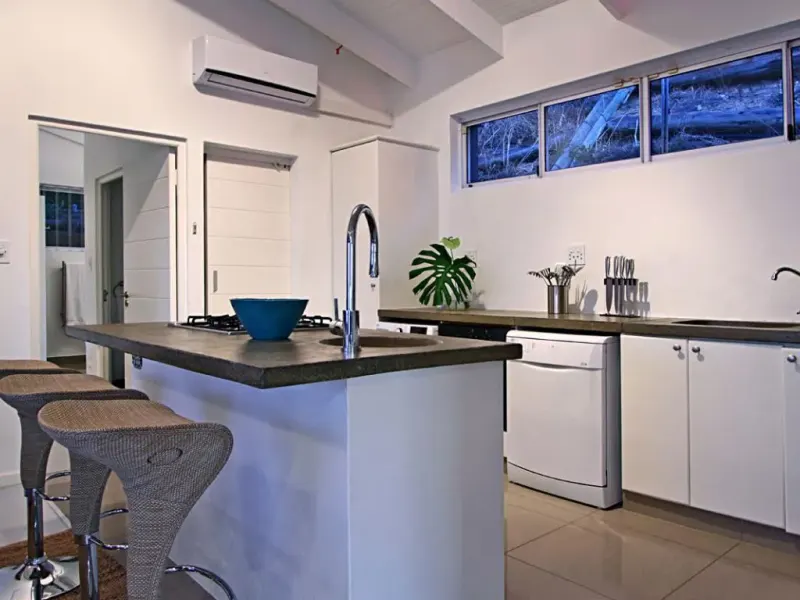 Clifton 4th Beach Bungalow in Clifton – photo 14