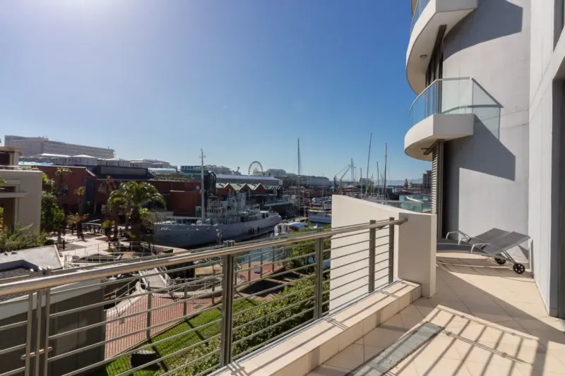 Pembroke 207 in V&A Waterfront – photo 33