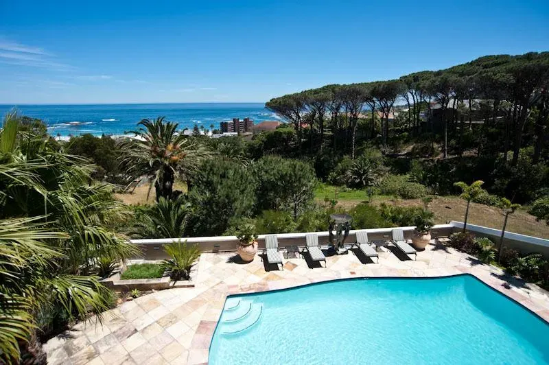 Quebec Villa in Camps Bay – photo 18
