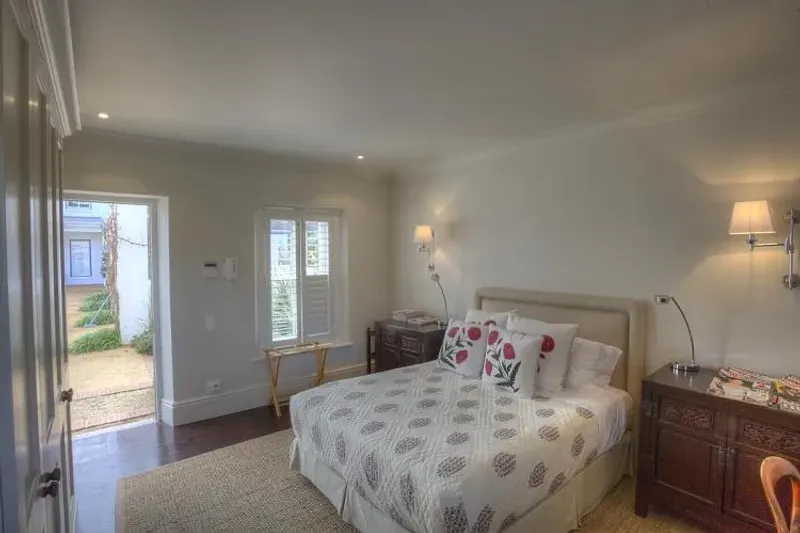 Vineyard Farmhouse in Constantia Heights – photo 2
