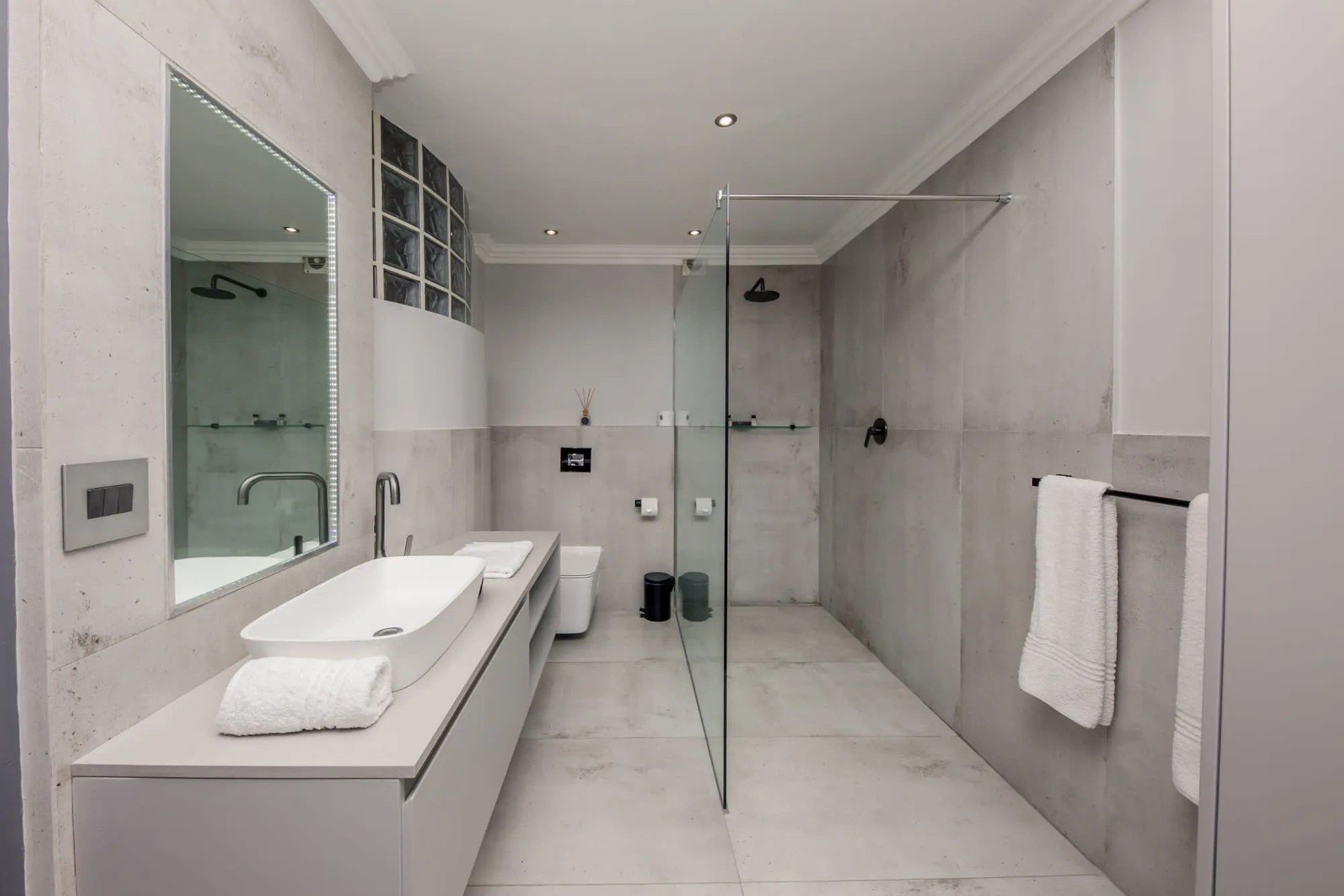 property_b1764591-fbc7-4dc2-bb19-a5a0f7dcb999_11