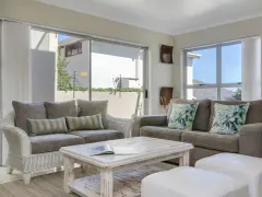 Lago in Camps Bay – photo 3 thumbnail