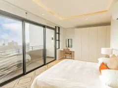 9 on S Penthouse in Three Anchor Bay – photo 21 thumbnail