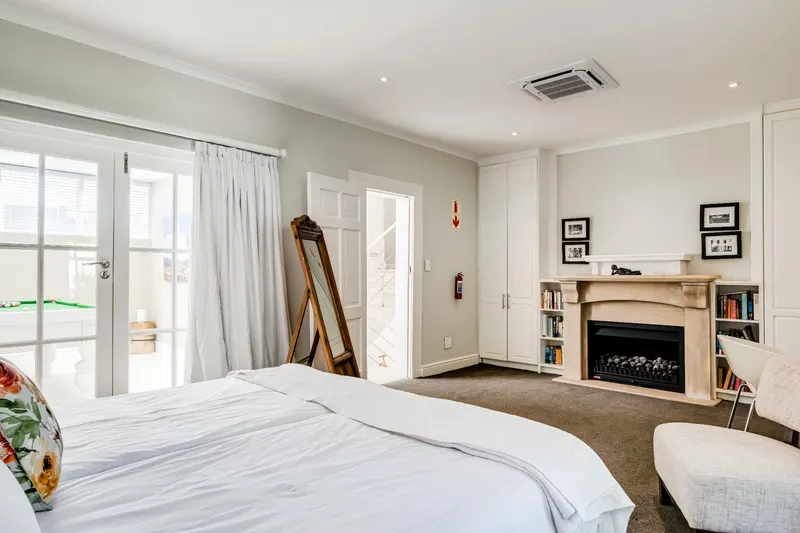 Villa Galazzio  in Camps Bay – photo 22