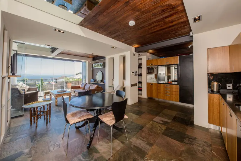 Rhine Stone in Sea point – photo 20