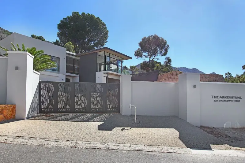Constantia Zwaanswyk Villa in Steenberg Estate – photo 16