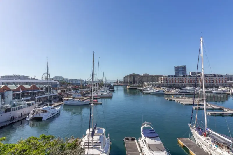 Pembroke 207 in V&A Waterfront – photo 30