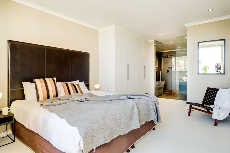 Calico in camps bay – photo 13