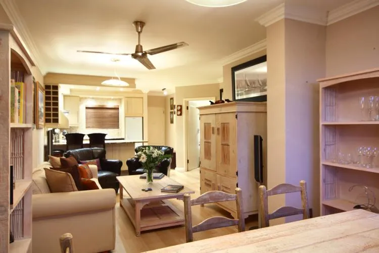 property_b531de2e-96dd-438d-838a-7ad646672d6b_8