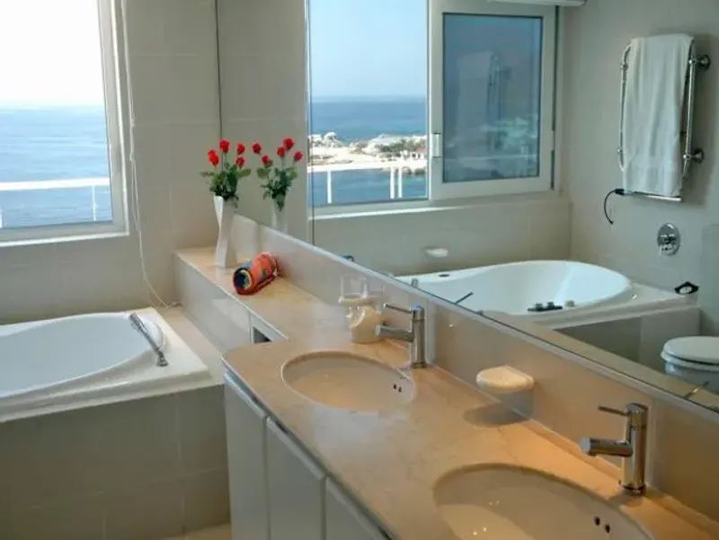 Azure in Camps Bay – photo 7