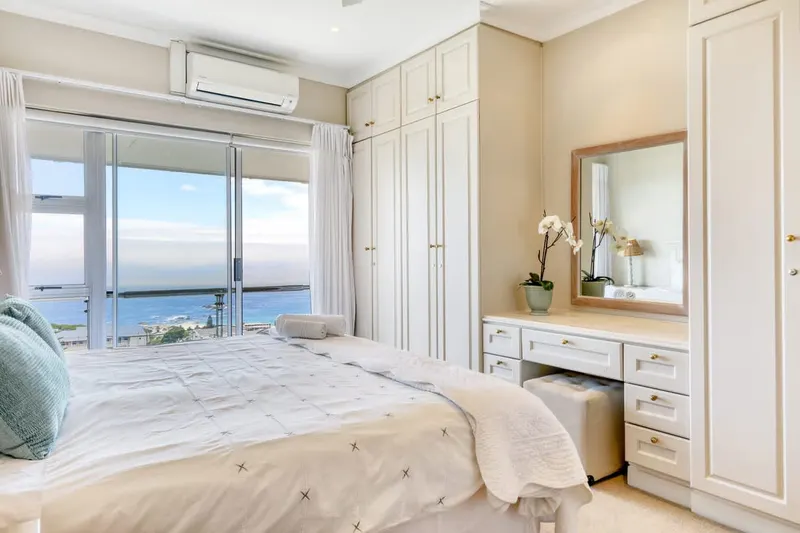 Panoramic Vista Apartment in Camps Bay – photo 13