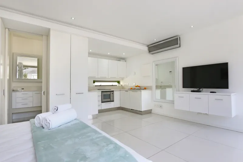 15 Views House in Camps Bay – photo 40