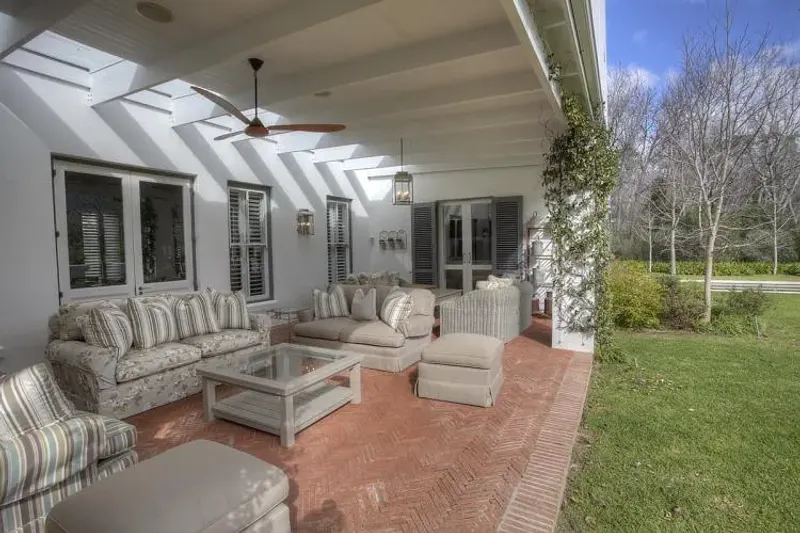 Vineyard Farmhouse in Constantia Heights – photo 12