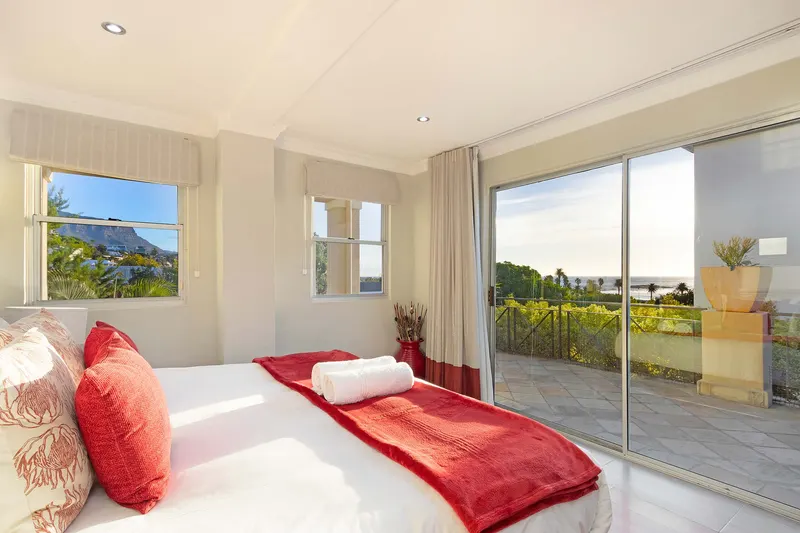 Beachy Villa in Camps Bay – photo 14
