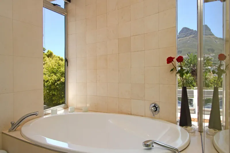 Lion's View Penthouse in Camps Bay – photo 3