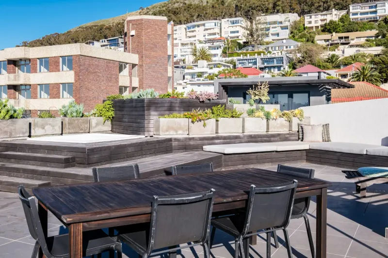 Penthouse on S in Three Anchor Bay – photo 37