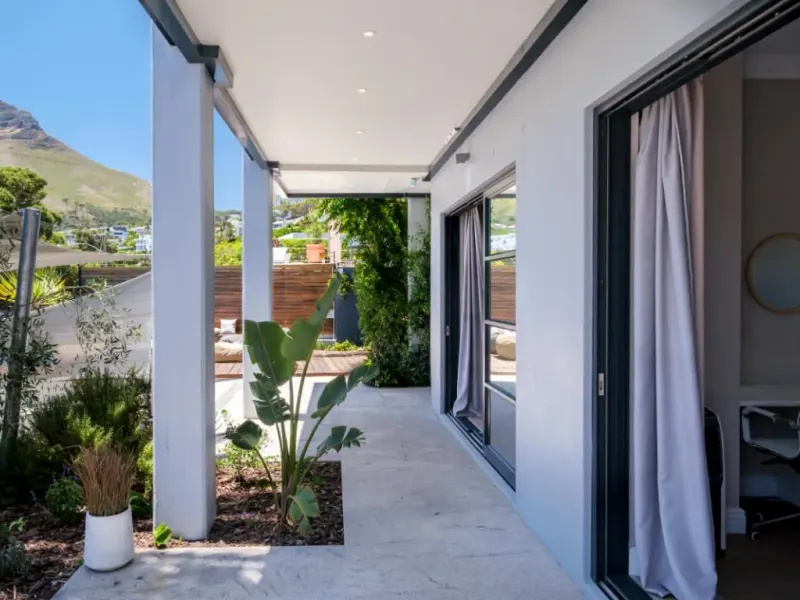 Central Drive Treasure in Camps Bay – photo 34