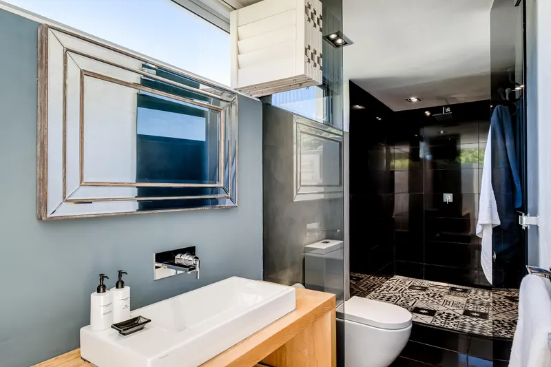 Atlantic Reflection in Camps Bay – photo 35