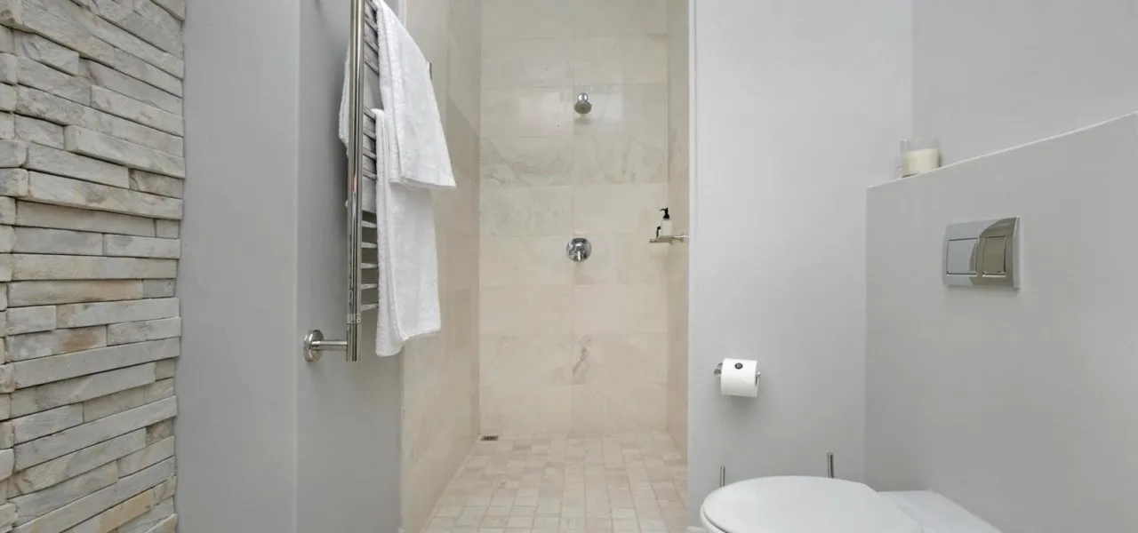property_b9450a1e-7442-40e9-a689-1a782c582190_13