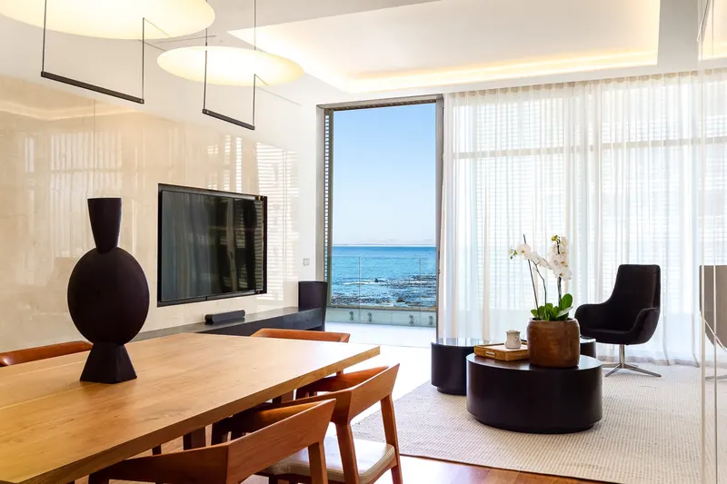 East West Penthouse in Mouille Point – photo 17