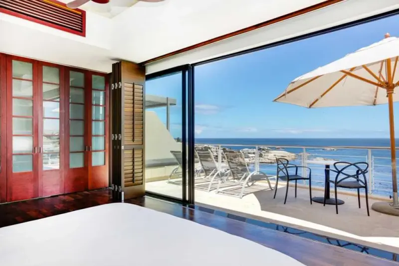 Bali Bay in Camps Bay – photo 18