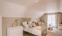 Constantia Villa in Constantia Heights – photo 5 thumbnail