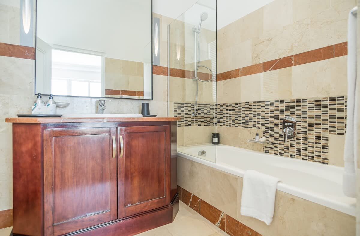 property_ba640bfd-09b8-4a6f-8e56-81fdb733b2c9_36