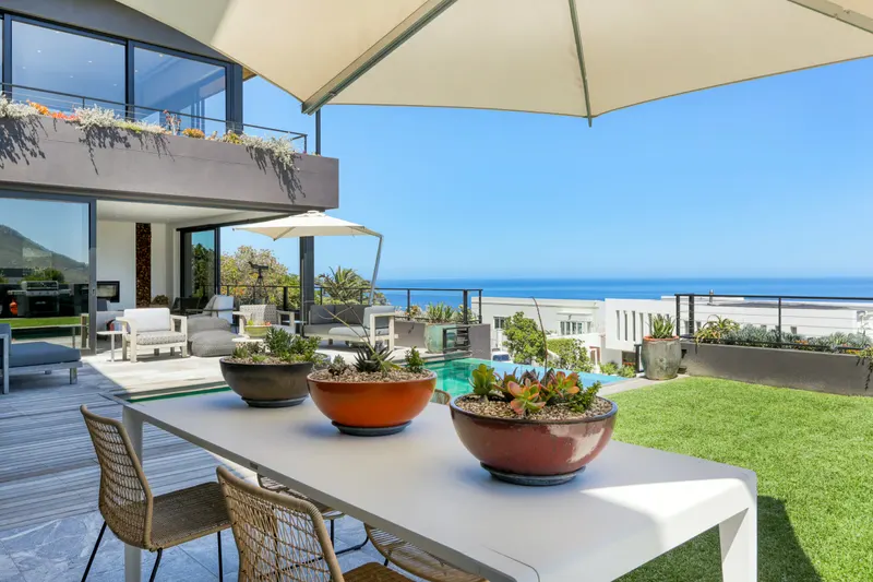 Ocean Air in Camps Bay – photo 29