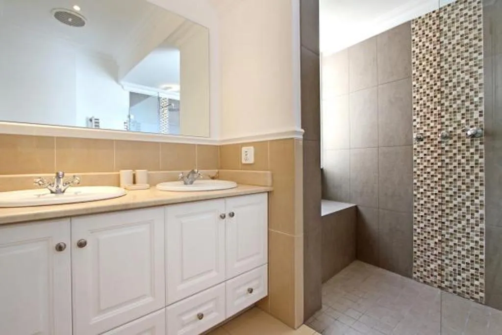 property_bade4136-cdae-419d-8fc5-188377f8dc90_20
