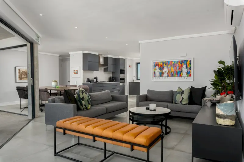Queens Penthouse in Sea Point  – photo 6