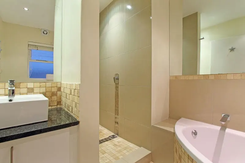 Vicmor Court in Three Anchor Bay – photo 12