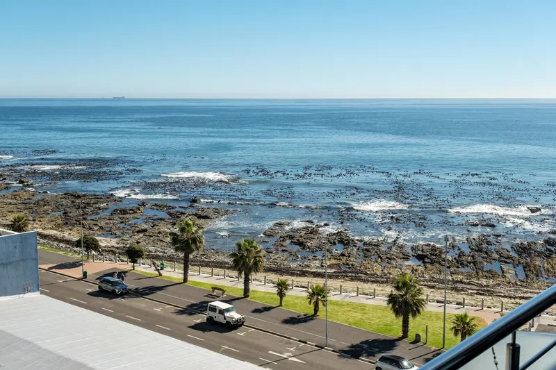 Skyshore Apartment in Mouille Point – photo 23