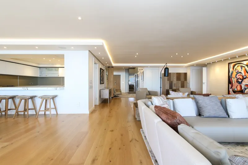 Belle Vista Penthouse in Mouille Point – photo 30