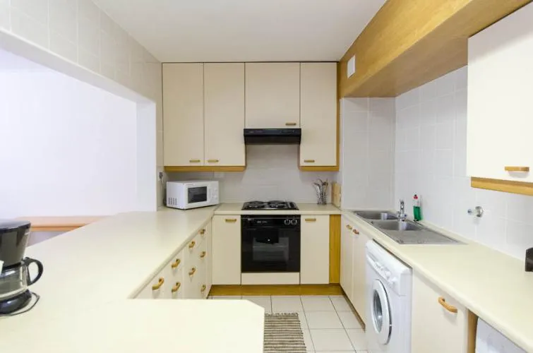 property_bd2ff32b-02d9-4d99-992b-00c4bf4e1b21_9