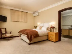 Villa Charmante in Bantry Bay – photo 1 thumbnail