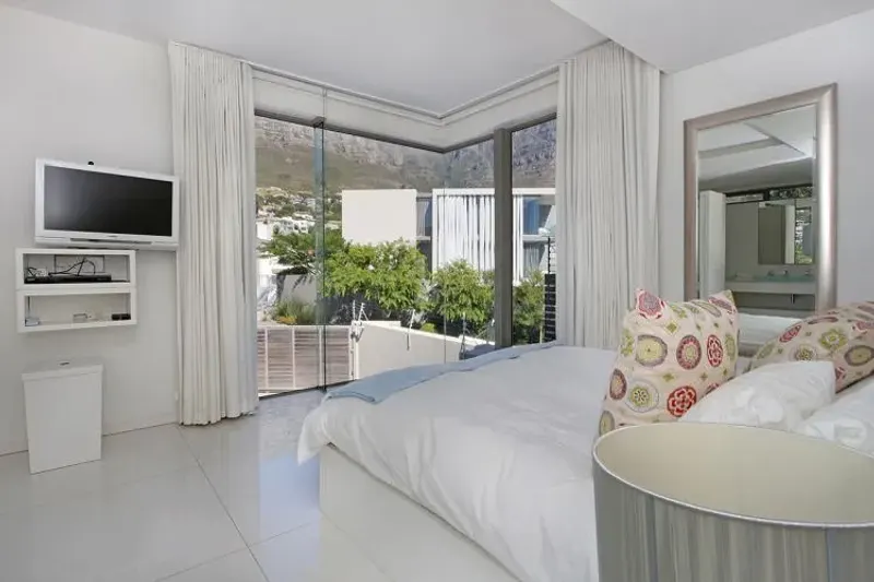 15 Views House in Camps Bay – photo 7